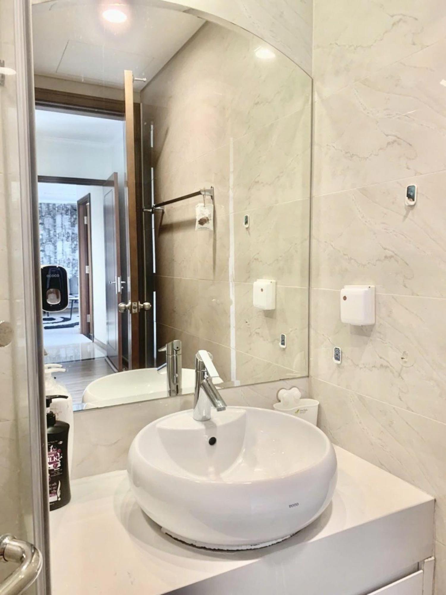Mott Haven Apart - Vinhomes Central Park, Landmark 81 Area & Ice Rink Ho Chi Minh City Bagian luar foto